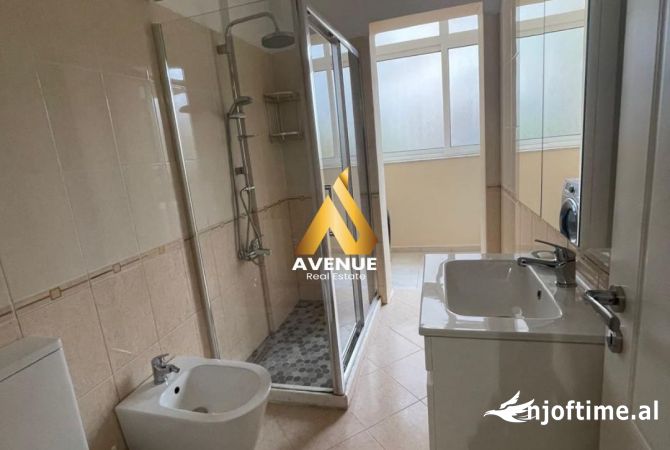 Appartamento in affitto a Tirana 2+1, Arredato