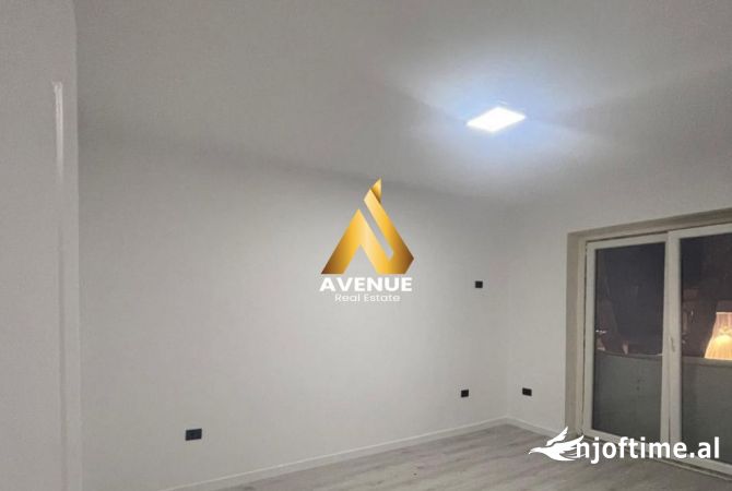 Ambiente Commerciale in Affitto 3+1 a Tirana - 1,100 Euro