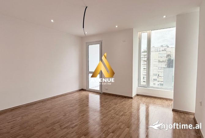 Ambiente Commerciale in Affitto 3+1 a Tirana - 1,700 Euro