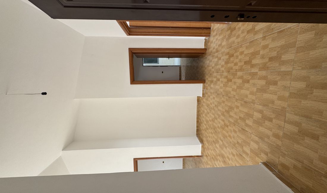 Shtepi ne shitje Apartament ne Tirane, 3+1, Mobilimi Bosh, pa mobiluar, Pagesa 218,700  Euro.