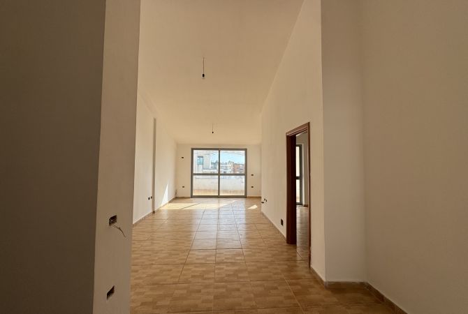 Shtepi ne shitje Apartament ne Tirane, 3+1, Mobilimi Bosh, pa mobiluar, Pagesa 218,700  Euro.
