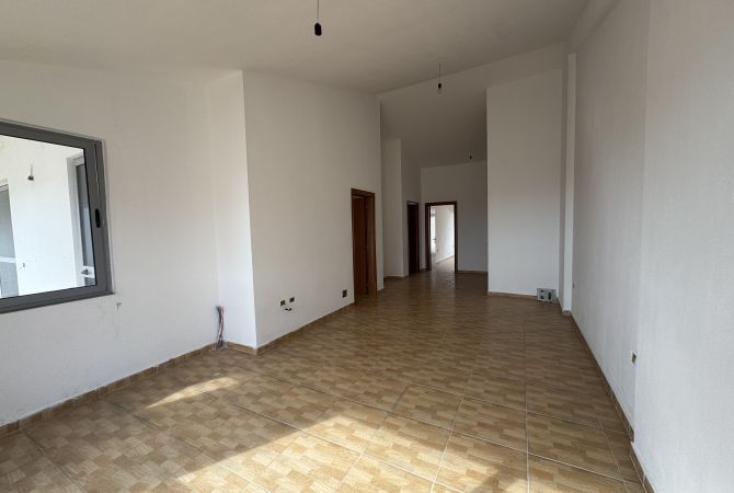 Shtepi ne shitje Apartament ne Tirane, 3+1, Mobilimi Bosh, pa mobiluar, Pagesa 218,700  Euro.