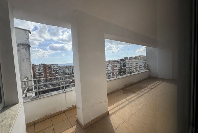 Shtepi ne shitje Apartament ne Tirane, 3+1, Mobilimi Bosh, pa mobiluar, Pagesa 218,700  Euro.
