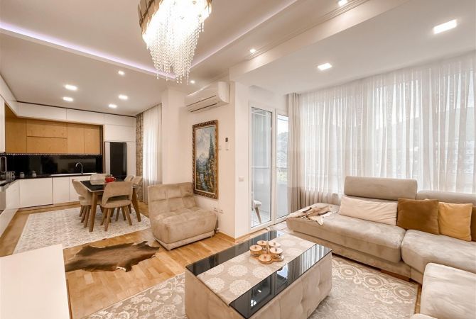 Appartamento in vendita a Tirana 3+1, Arredato