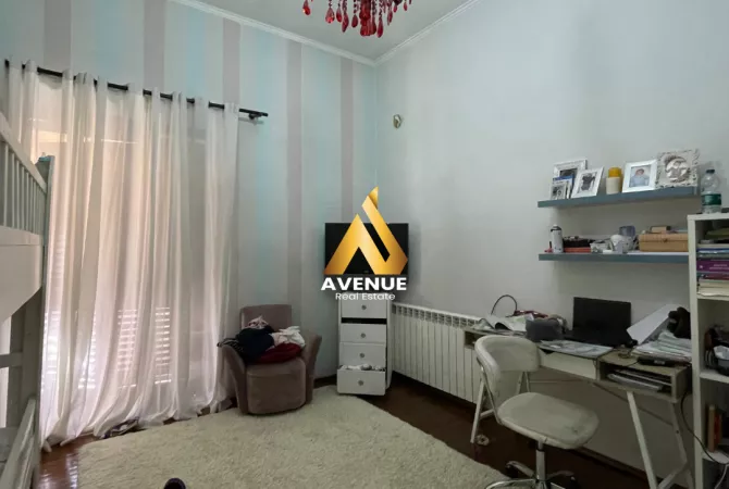 Shtepi me qera Apartament ne Tirane, 2+1, Mobilimi E mobiluar, Pagesa 1,300  Euro.