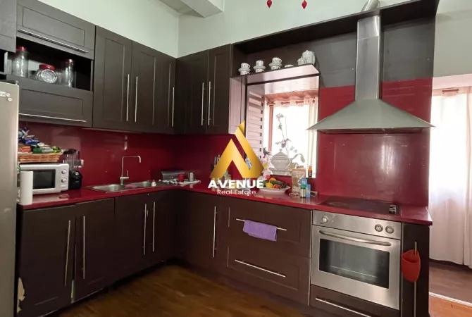 Shtepi me qera Apartament ne Tirane, 2+1, Mobilimi E mobiluar, Pagesa 1,300  Euro.