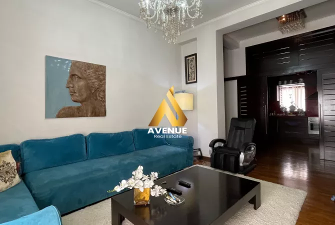 Super Apartament 2+1+2  në Qendër të Tiranës!  