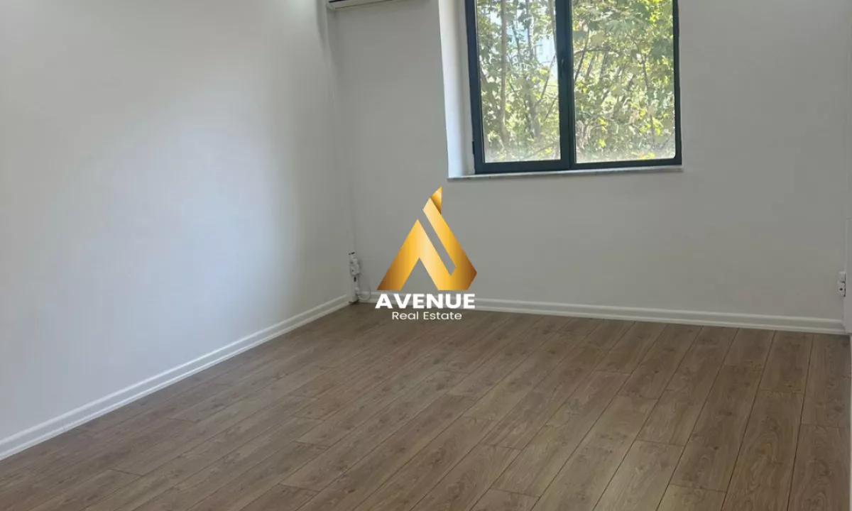 Jepet me qira ambient biznesi buze rruge – Bulevardi Zogu I 