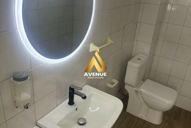 Jepet me qira ambient biznesi buze rruge – Bulevardi Zogu I 