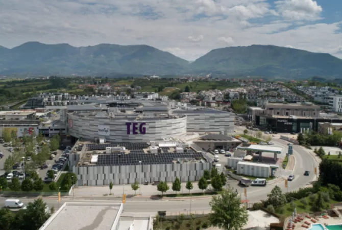 Business Property for Rent 3+1 in Tirana - 30,330 Euro