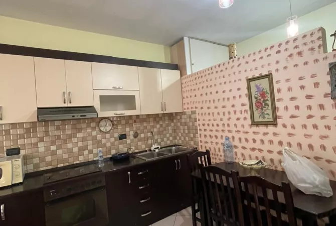 Appartamento in vendita a Tirana 2+1, Arredato