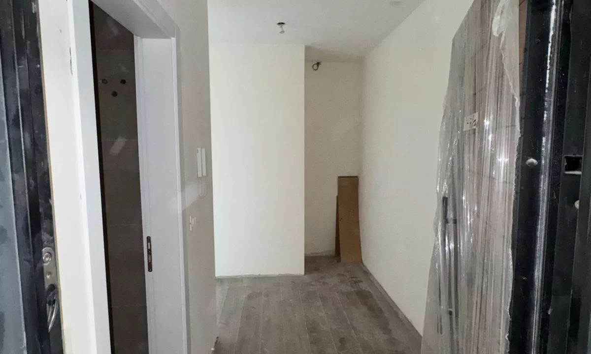 Shtepi ne shitje Apartament ne Tirane, 1+1, Mobilimi Bosh, pa mobiluar, Pagesa 133,000  Euro.