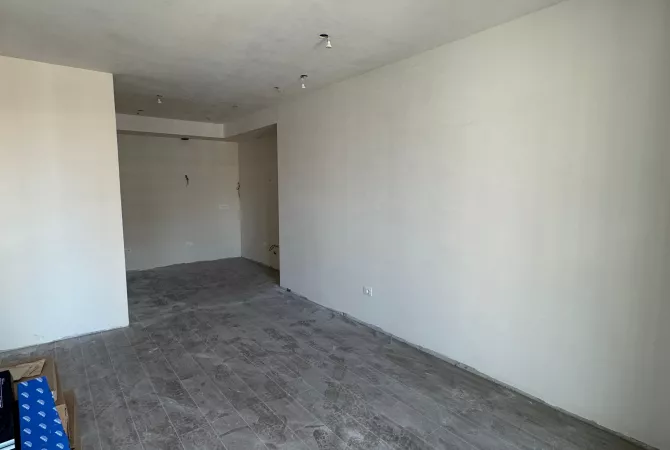 Shtepi ne shitje Apartament ne Tirane, 1+1, Mobilimi Bosh, pa mobiluar, Pagesa 133,000  Euro.