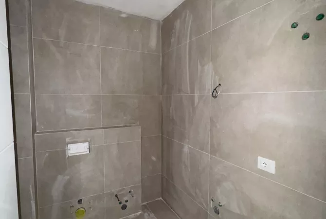 Shtepi ne shitje Apartament ne Tirane, 1+1, Mobilimi Bosh, pa mobiluar, Pagesa 133,000  Euro.