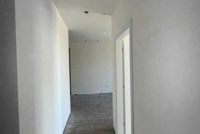 Shtepi ne shitje Apartament ne Tirane, 1+1, Mobilimi Bosh, pa mobiluar, Pagesa 133,000  Euro.