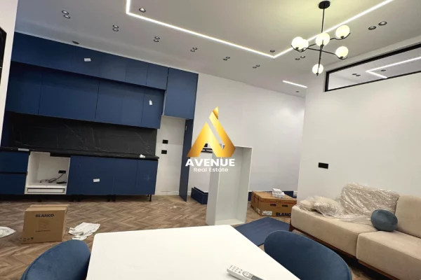 Appartamento in affitto a Tirana 2+1, Arredato