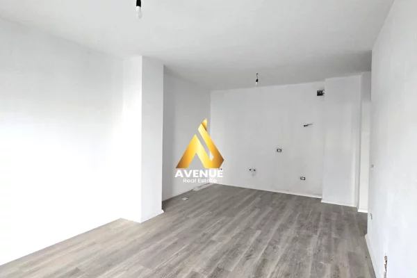 Shtepi ne shitje Apartament ne Tirane, 1+1, Mobilimi Bosh, pa mobiluar, Pagesa 126,000  Euro.