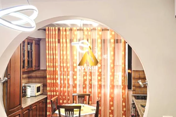 Shtepi me qera Apartament ne Tirane, 2+1, Mobilimi E mobiluar, Pagesa 70,000  Leke.