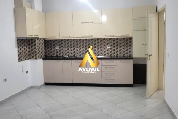 Shtepi me qera Apartament ne Tirane, 2+1, Mobilimi Bosh, pa mobiluar, Pagesa 650  Euro.