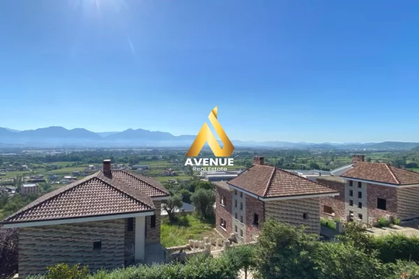 Shtepi ne shitje Vila Luksoze ne Tirane, 3+1, Mobilimi Bosh, pa mobiluar, Pagesa 475,800  Euro.