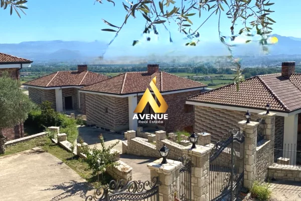 Shtepi ne shitje Vila Luksoze ne Tirane, 3+1, Mobilimi Bosh, pa mobiluar, Pagesa 475,800  Euro.