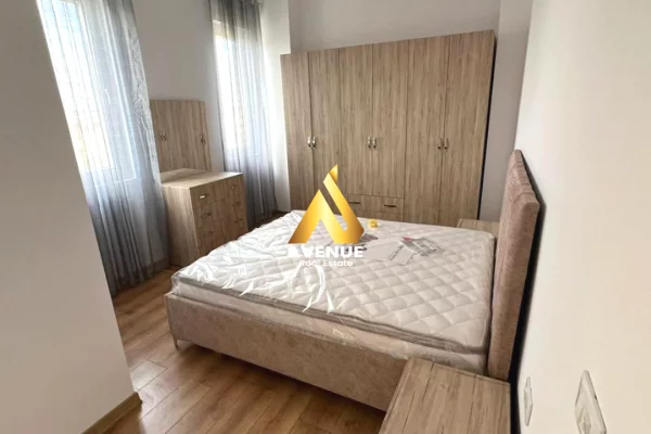 Shtepi me qera Apartament ne Tirane, 2+1, Mobilimi E mobiluar, Pagesa 400  Euro.