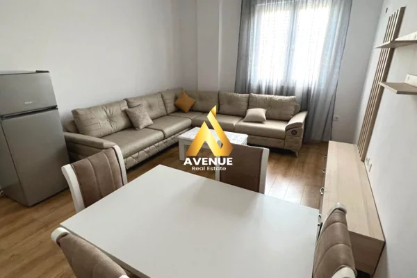 Shtepi me qera Apartament ne Tirane, 2+1, Mobilimi E mobiluar, Pagesa 400  Euro.