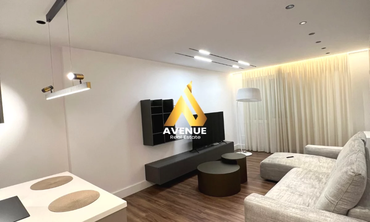 Appartamento in vendita a Tirana 2+1, Arredato