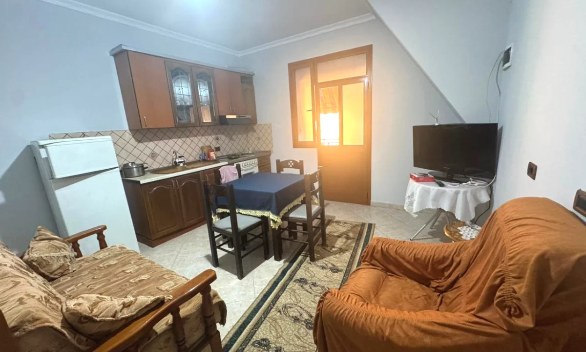 Shtepi me qera Shtepi Private ne Tirane, 1+1, Mobilimi E mobiluar, Pagesa 25,000  Leke.