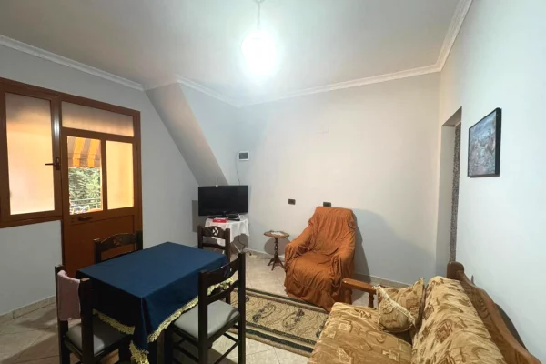 Shtepi me qera Shtepi Private ne Tirane, 1+1, Mobilimi E mobiluar, Pagesa 25,000  Leke.