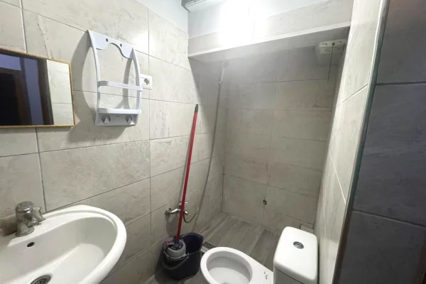 Shtepi me qera Shtepi Private ne Tirane, 1+1, Mobilimi E mobiluar, Pagesa 25,000  Leke.