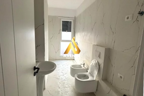 Shtepi ne shitje Apartament ne Tirane, 2+1, Mobilimi Bosh, pa mobiluar, Pagesa 171,700  Euro.