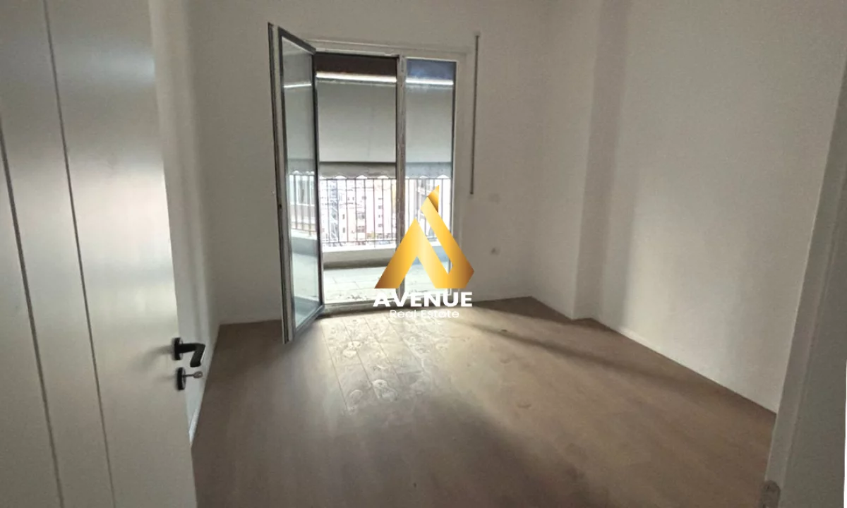 Shtepi ne shitje Apartament ne Tirane, 2+1, Mobilimi Bosh, pa mobiluar, Pagesa 171,700  Euro.