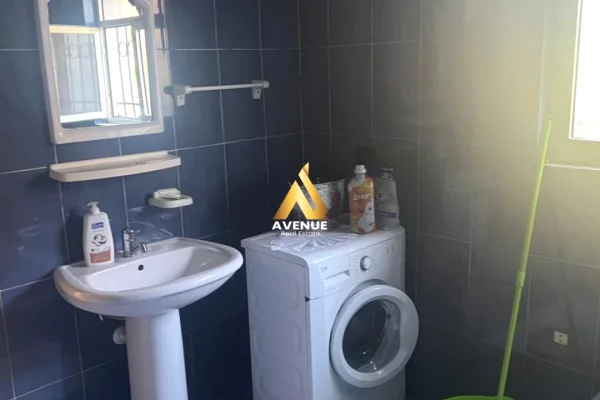 Shtepi me qera Apartament ne Tirane, 2+1, Mobilimi E mobiluar, Pagesa 350  Euro.