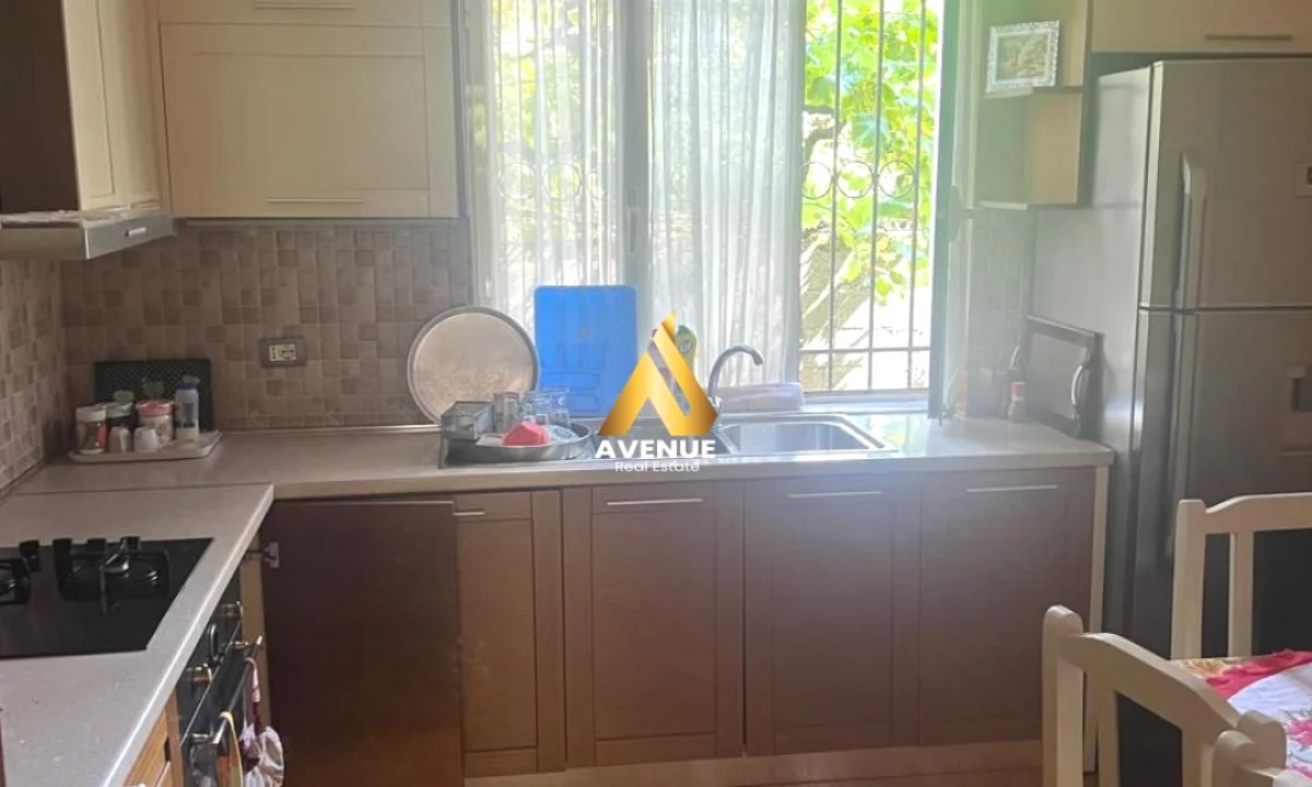 Shtepi me qera Apartament ne Tirane, 2+1, Mobilimi E mobiluar, Pagesa 350  Euro.