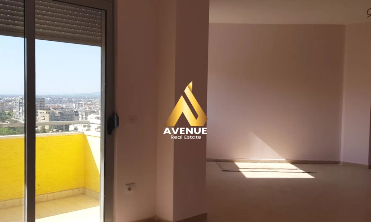 Appartamento in vendita a Tirana 3+1, SemiArredato