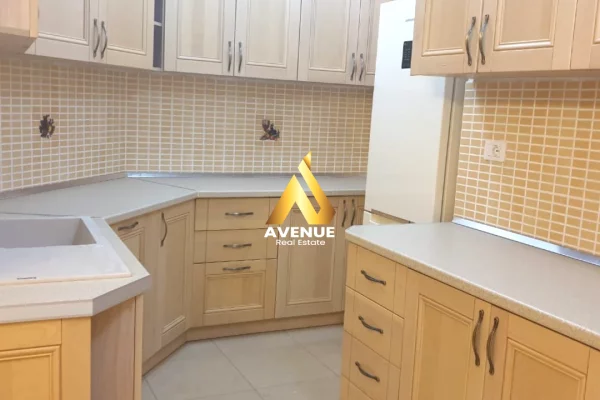 Appartamento in vendita a Tirana 3+1, SemiArredato