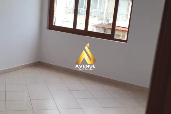 Shtepi me qera Apartament ne Tirane, 2+1, Mobilimi Bosh, pa mobiluar, Pagesa 35,000  Leke.