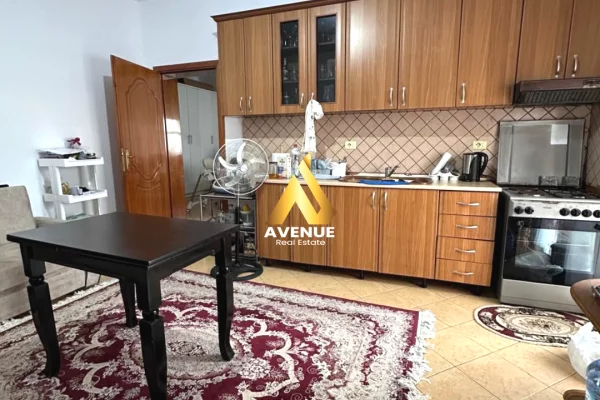 Shtepi me qera Shtepi Private ne Tirane, 2+1, Mobilimi E mobiluar, Pagesa 450  Euro.