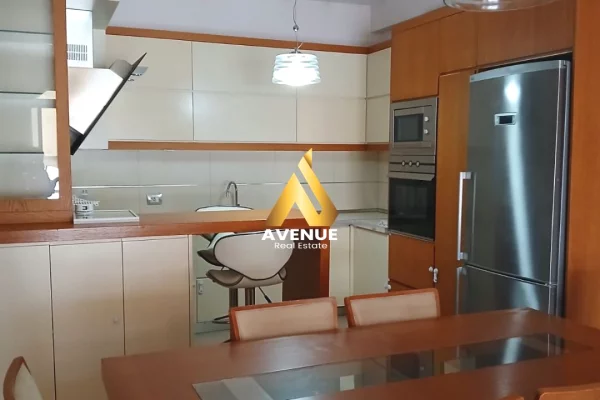 Shtepi me qera Apartament ne Tirane, 2+1, Mobilimi E mobiluar, Pagesa 700  Euro.