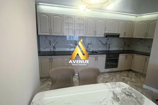 Appartamento in vendita a Tirana 2+1, Arredato