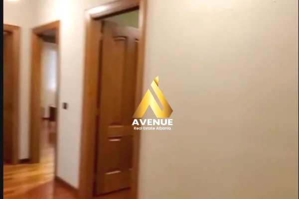 Shtepi me qera Apartament ne Tirane, 3+1, Mobilimi E mobiluar, Pagesa 1,600  Euro.