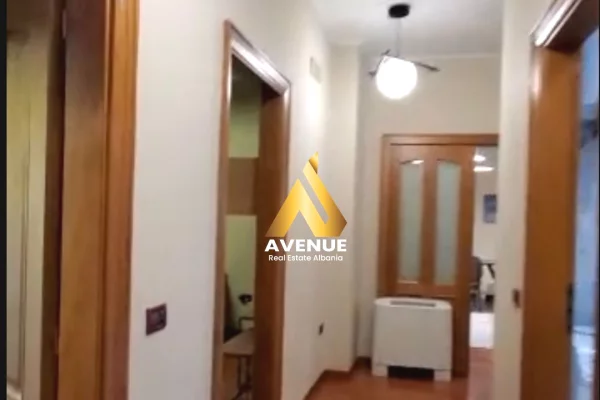 Shtepi me qera Apartament ne Tirane, 3+1, Mobilimi E mobiluar, Pagesa 1,600  Euro.