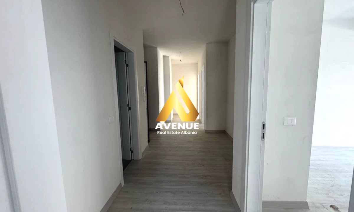 Shtepi ne shitje Apartament ne Tirane, 3+1, Mobilimi Bosh, pa mobiluar, Pagesa 272,200  Euro.