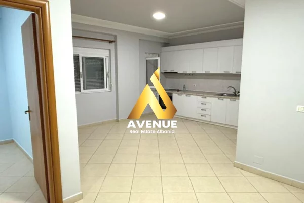 Shtepi me qera Apartament ne Tirane, 2+1, Mobilimi Pjeserisht e mobiluar, Pagesa 50,000  Leke.