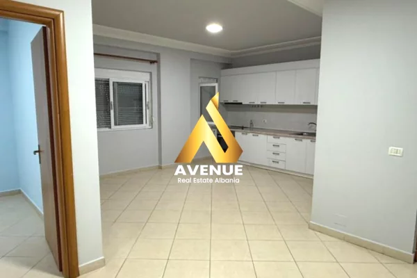 APARTAMENT ME QIRA – pranë Shkolla 4 Dëshmorët, Rruga Riza Cerova, Tiranë