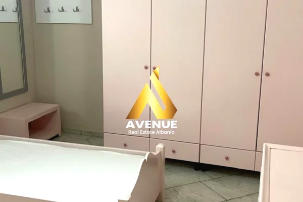 Shtepi me qera Vila Luksoze ne Tirane, 2+1, Mobilimi E mobiluar, Pagesa 65,000  Leke.