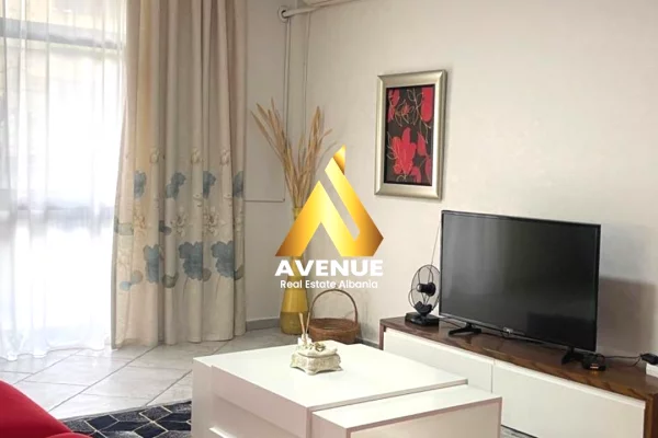 Shtepi me qera Vila Luksoze ne Tirane, 2+1, Mobilimi E mobiluar, Pagesa 65,000  Leke.