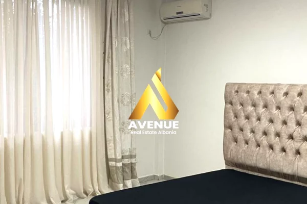 Shtepi me qera Vila Luksoze ne Tirane, 2+1, Mobilimi E mobiluar, Pagesa 65,000  Leke.