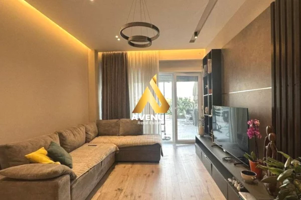 Shtepi ne shitje Duplex(shtepi me 2 kate) ne Tirane, 3+1, Mobilimi E mobiluar, Pagesa 299,900  Euro.